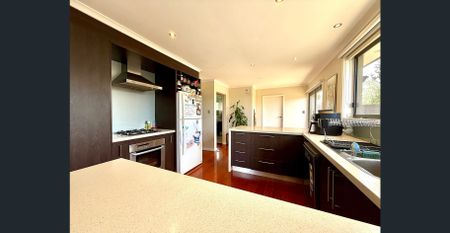 Low Maintenance Modern Living – East Doncaster Secondary College Zoned! - Photo 5