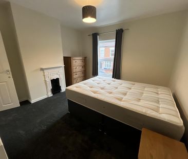 3 bedroom terraced house to rent - Photo 4