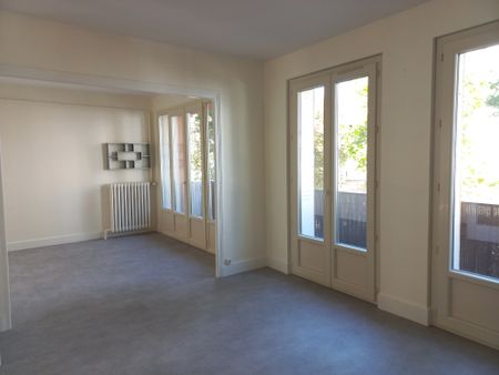 Location Appartement 2 pièces 51m² VICHY 03200 - Photo 2