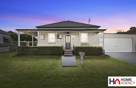 Luxury Family Living in the Heart of Cessnock - Photo 2