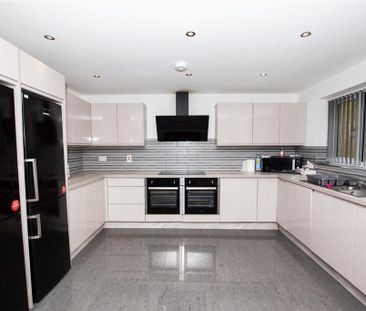 6 bedroom house to rent - Photo 1