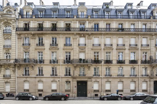 location Appartement F4 DE 129.9m² À PARIS - Photo 1