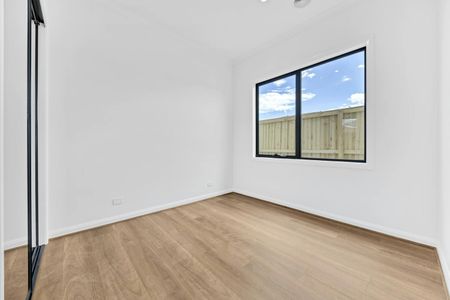 Zoned for Werribee Secondary – Brand New Family Home for Rent! - Photo 2