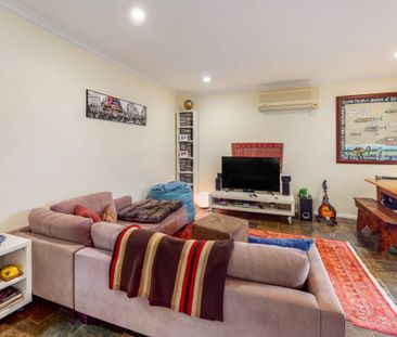 STROLL TO SHOPS & BEACH | PARKLAND ASPECT | GENEROUS BEDROOMS - Photo 4