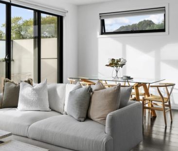 Light Filled Luxury - Photo 4