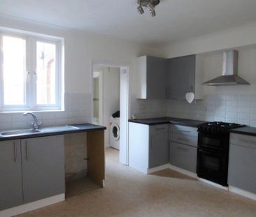3 bedroom terraced house to rent - Photo 3