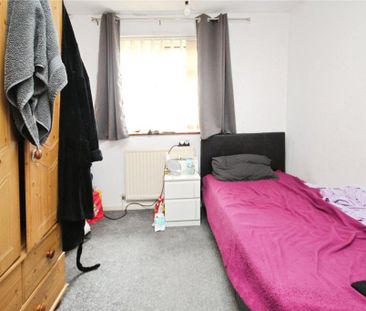 3 bedroom end of terrace house to rent - Photo 1