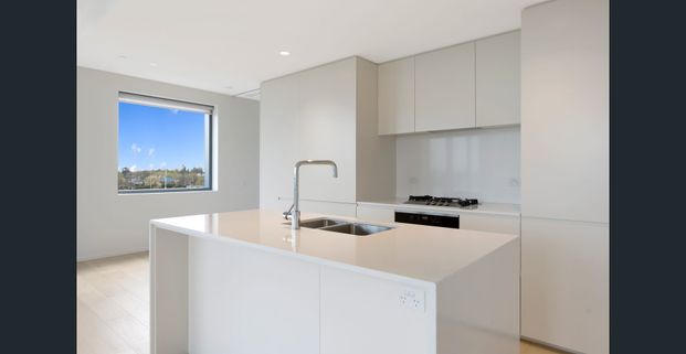 Luxurious Easy Living - Photo 1