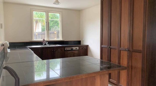 Warm 2 Bedroom + Office Home with extra Rumpus/Hobby Space - Photo 1