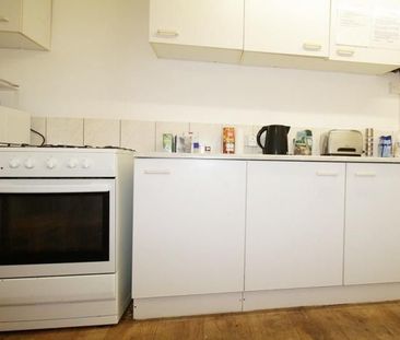 65 Monks Road, Lincoln, Lincolnshire, LN2 5HP - Photo 6