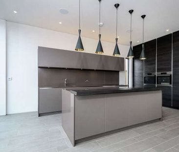 Offering high specification throughout, this penthouse apartment in... - Photo 5