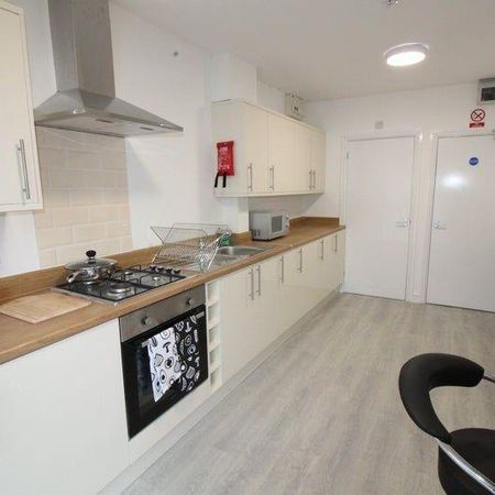 1 bedroom in a house share to rent - Photo 4