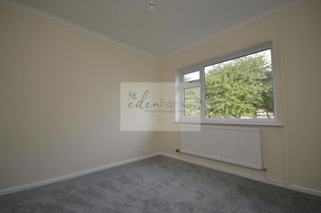 3 bedroom detached bungalow to rent - Photo 3