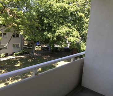 3,5 Zimmer // Mit Bodenbelag und tapezierten Wänden// Einzug kurzfr... - Foto 3