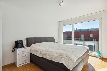 Helle 4.5-Zimmer-Wohnung mit Balkon und Stadtblick in Schlieren - Foto 5