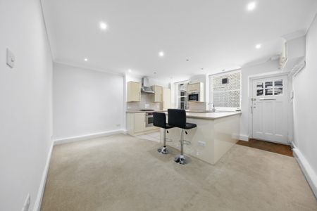 2 Bedroom Apartment, Bedford Court Mansions, Adeline Place, Bloomsbury, WC1B - Photo 4