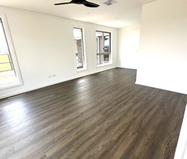 Impressive Brand-new Architectural family home. (Open House: Saturd... - Photo 2