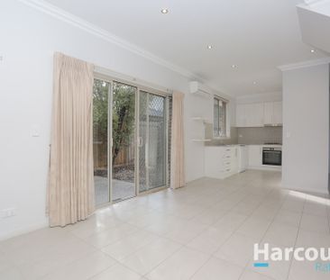 Spacious Stunning Townhouse! - Photo 2