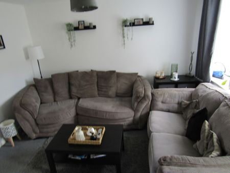 2 bed Terraced - To Let - Photo 3