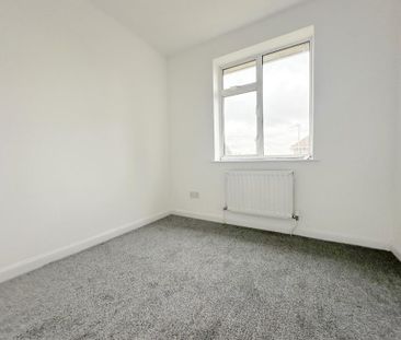 Semi Detached House - Photo 3