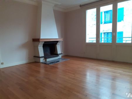 Pour visiter, appeler le 02.23.55.91.17 Situé en centre ville, ce grand appartement de type 2 ... - Photo 2