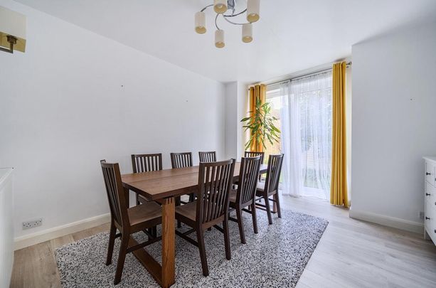 4 bedroom detached house to rent - Photo 1