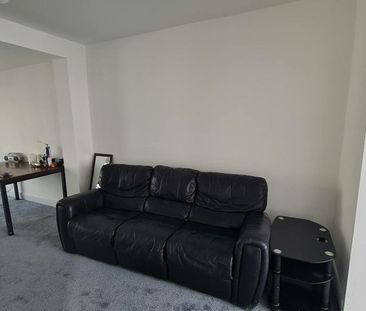 4 bedroom end of terrace house to rent - Photo 3