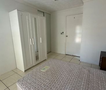Stylish One-Bedroom Apartment in Prime Chevron Island Location - Photo 3