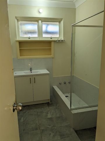 Traditional solid 3 x 1 at a convenient location - Photo 5