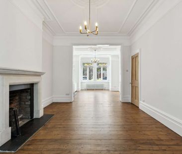 Beautifully renovated five bedroom home in Twickenham - Photo 5