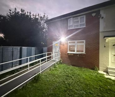 3 bedroom end of terrace house to rent - Photo 3