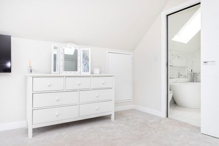 4 bedroom detached house to rent - Photo 4