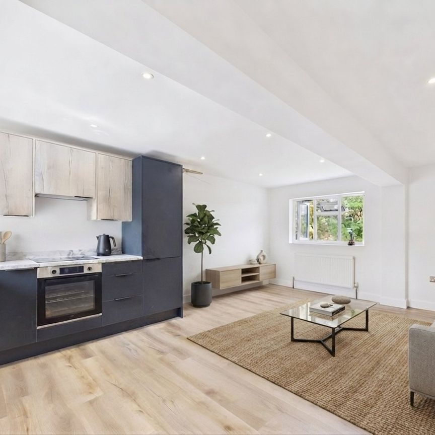 1 bedroom Flat in Vicarage Road, Camberley - Photo 1