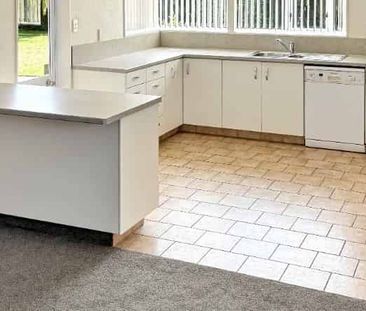 KNIGHTSBRIDGE - 3 BEDROOMS - Photo 3