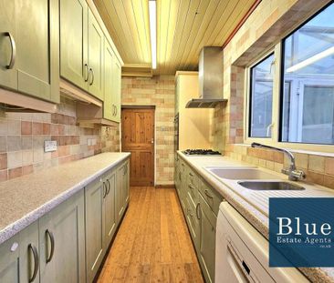 4 bedroom semi-detached house to rent - Photo 4