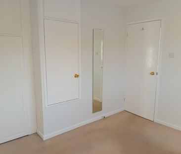 2 bedroom end of terrace house to rent - Photo 5