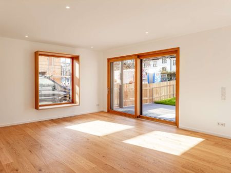 Hochwertig und modern. Stilvolles Familiendomizil in idyllischer Lage. - Photo 2