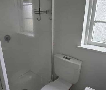 IMPECCABLY PRESENTED TWO BRM ART DECO APARTMENT: - Photo 1