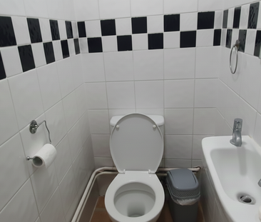 Knowsley Crescent Room 6 - Photo 2