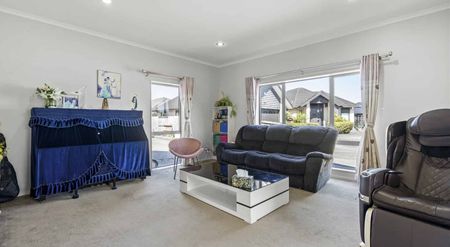 Spacious Rototuna Family Home - Photo 2