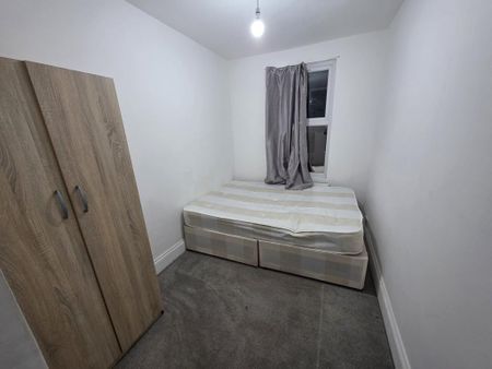 4 bedroom terraced house to rent - Photo 2