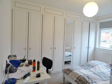 4 bedroom semi-detached house to rent - Photo 3