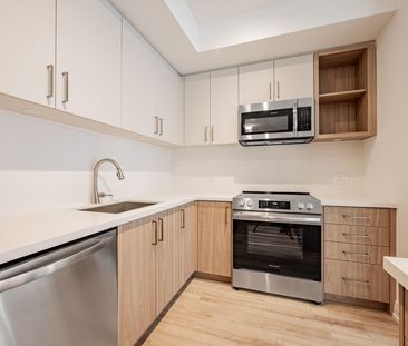 For Lease - 333 Sunseeker Avenue Unit# 426, Innisfil, Ontario - Photo 1