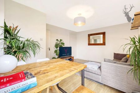 2 Bedroom Flat/Apartment - Photo 2