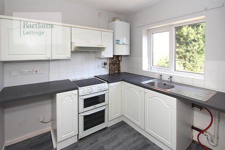 2 bedroom semi-detached bungalow to rent - Photo 3