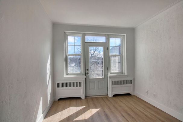 4715 Queen Mary Road - Photo 1