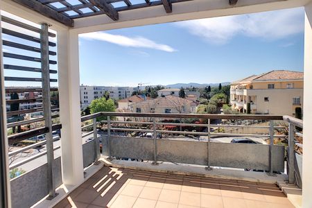 TROIS PIECES - Photo 3