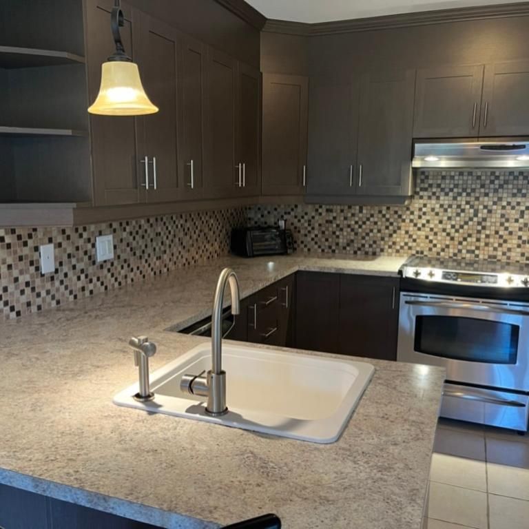 Appartement, logement à louer 41/2 pièces meublées, chauffé éclairées etc. 2 stationnements - Photo 1