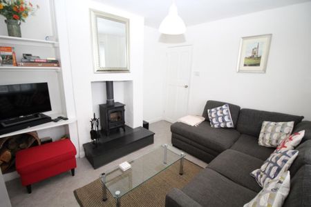 2 bedroom semi-detached house to rent - Photo 3