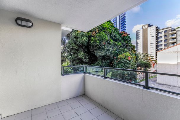 1/171 Scarborough Street, Southport QLD 4215 - Apartment For Rent - $660 | Domain - Photo 1